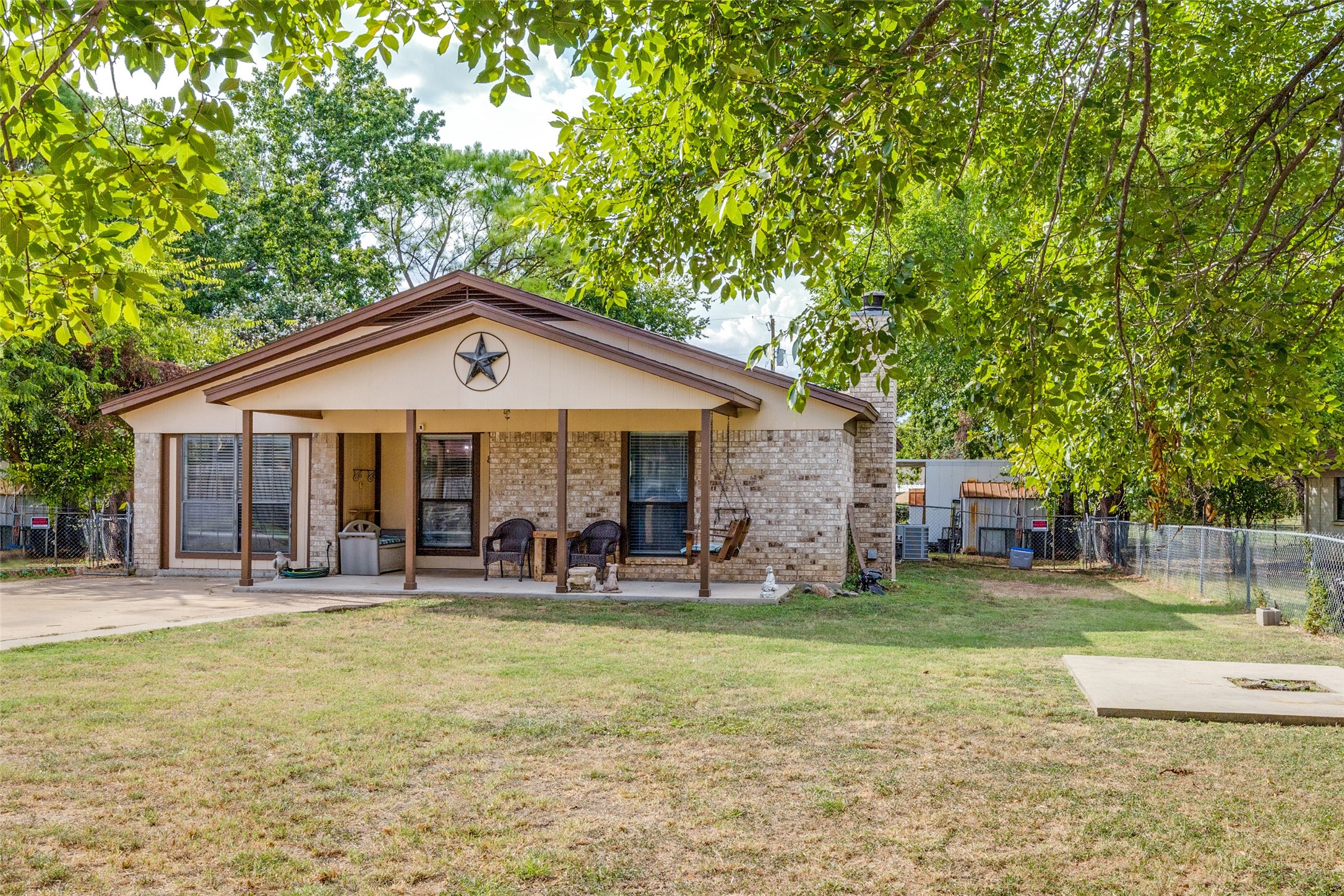 825 Poe Street Azle TX 76020