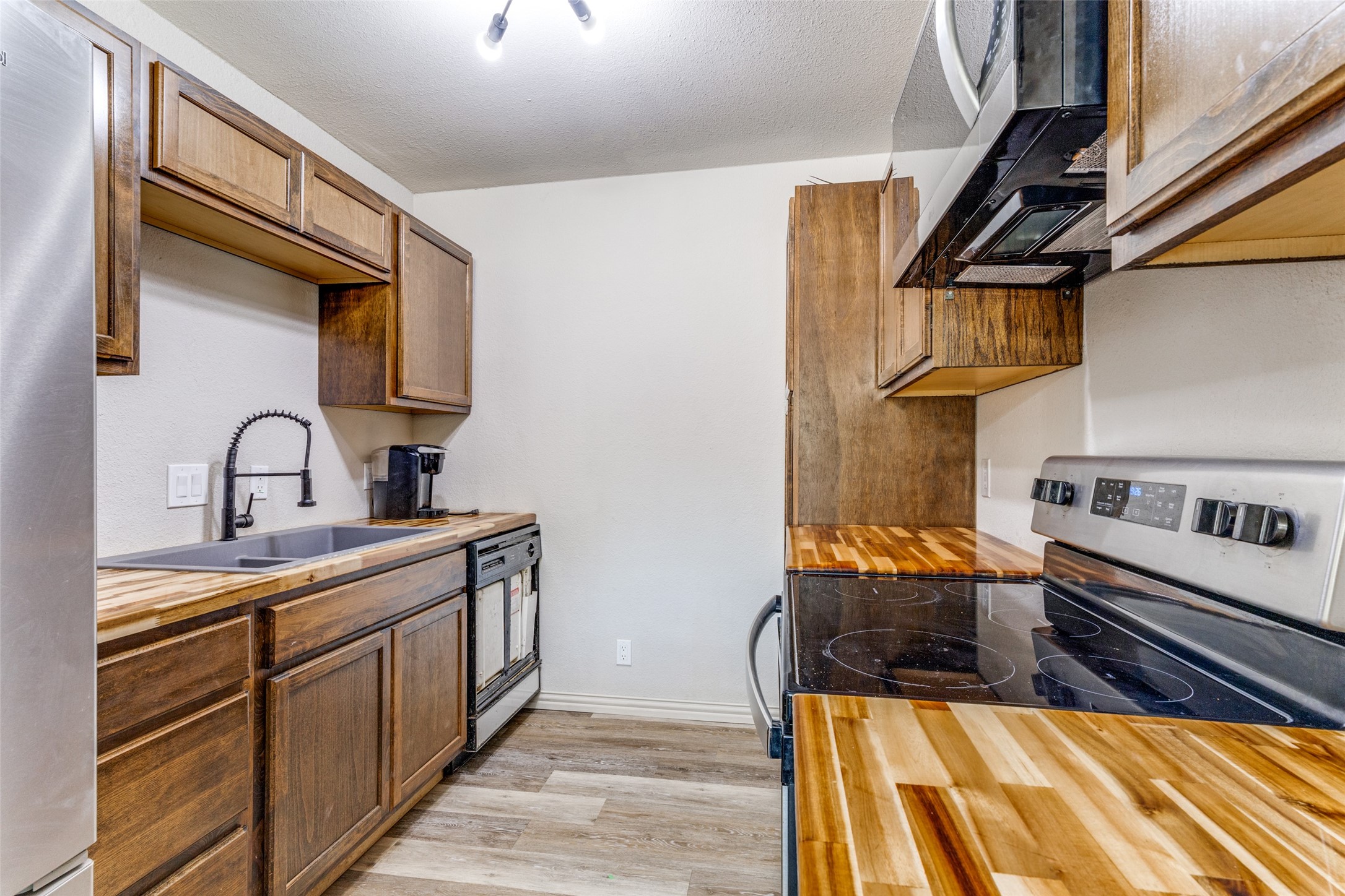 825 Poe Street Azle TX 76020