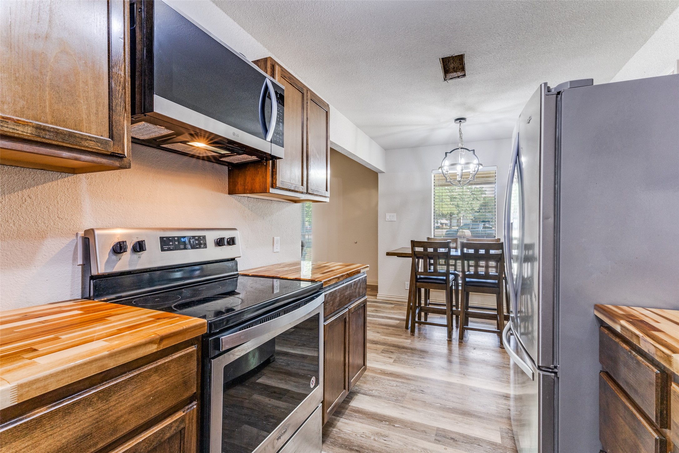 825 Poe Street Azle TX 76020
