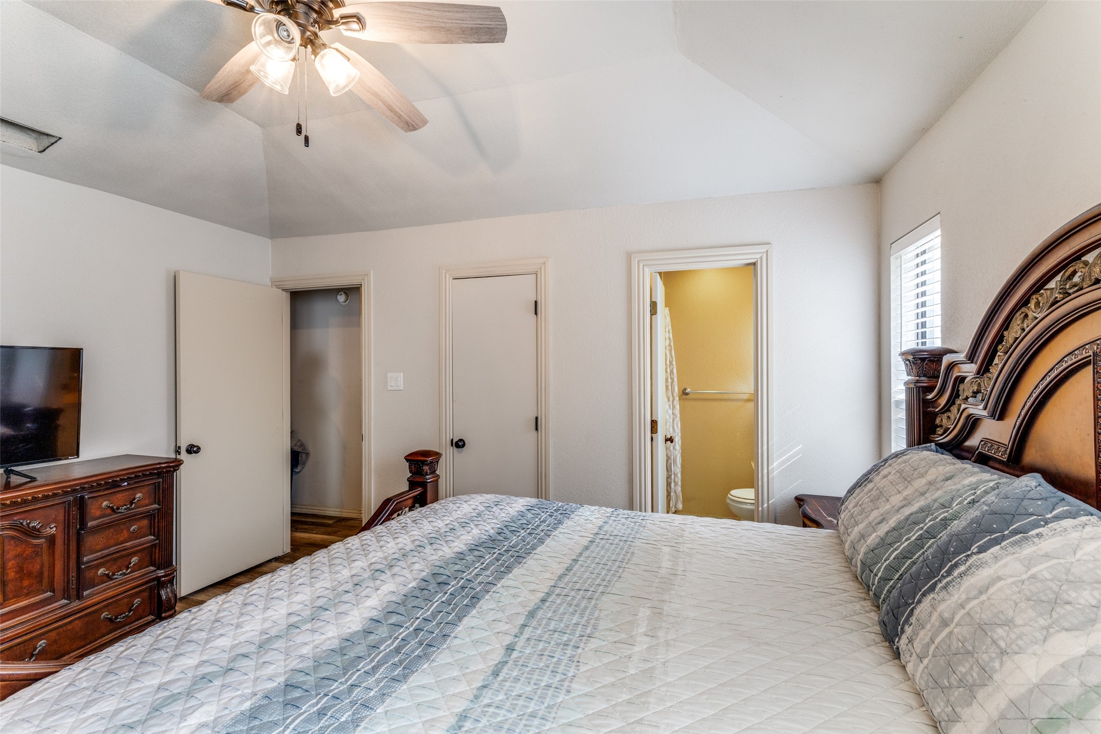 825 Poe Street Azle TX 76020