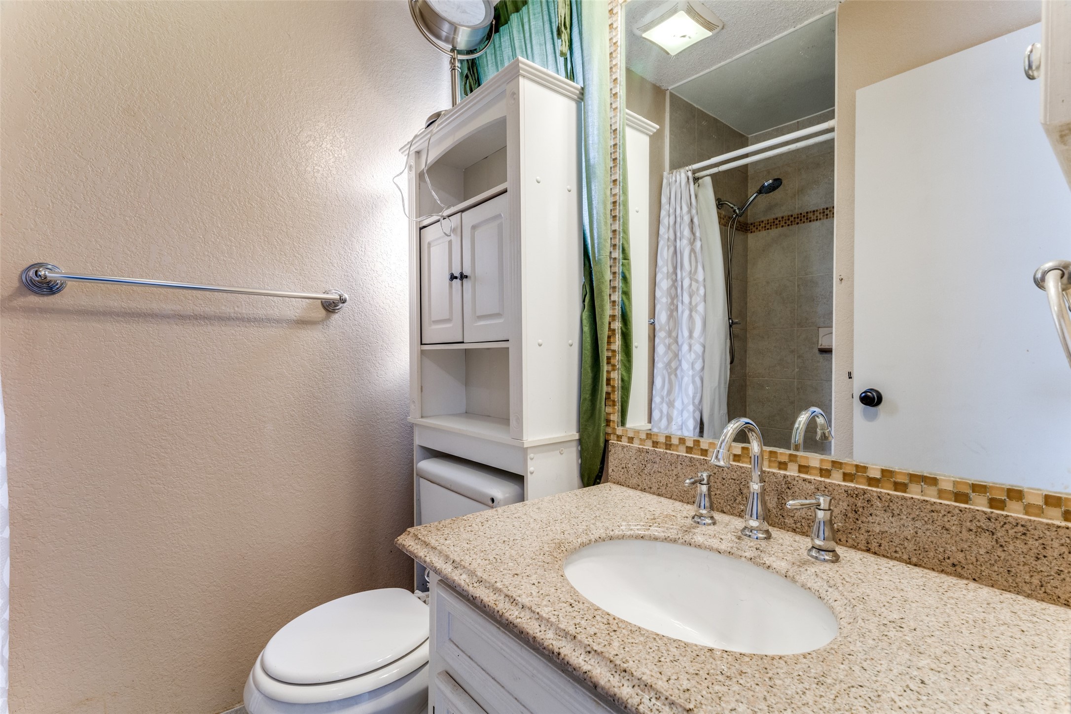 825 Poe Street Azle TX 76020