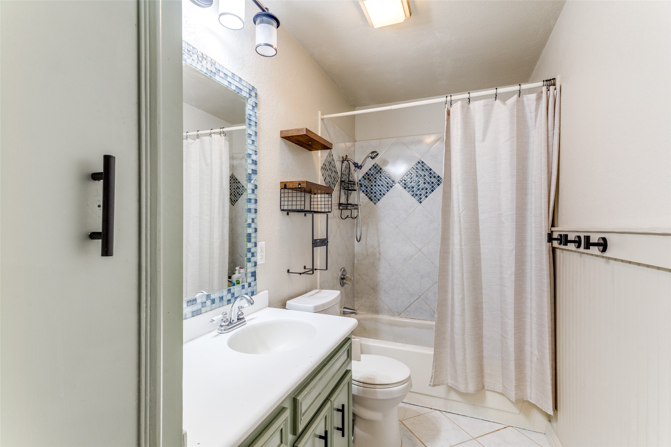 825 Poe Street Azle TX 76020