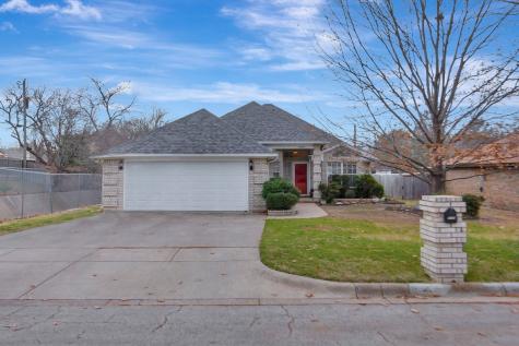 8209 Herndon Drive Benbrook TX 76116
