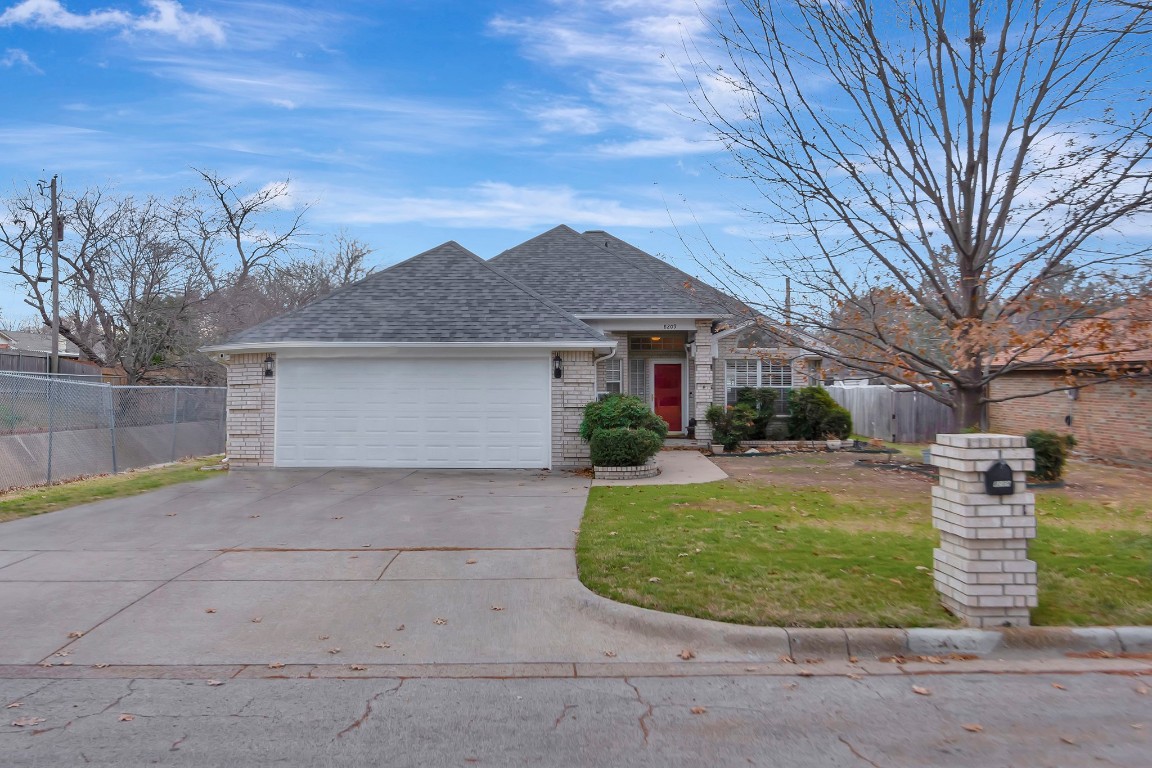 8209 Herndon Drive Benbrook TX 76116