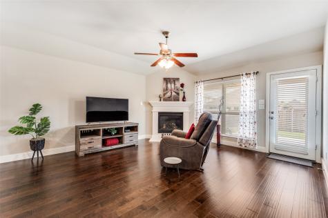 1904 Alton Way Aubrey TX 76227