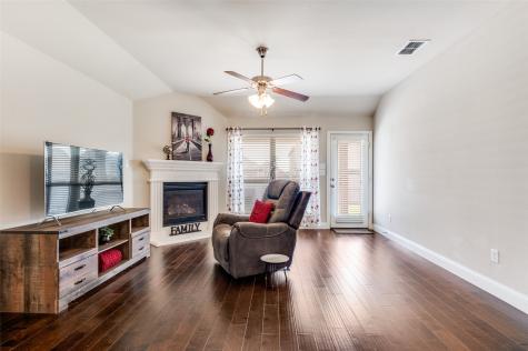 1904 Alton Way Aubrey TX 76227