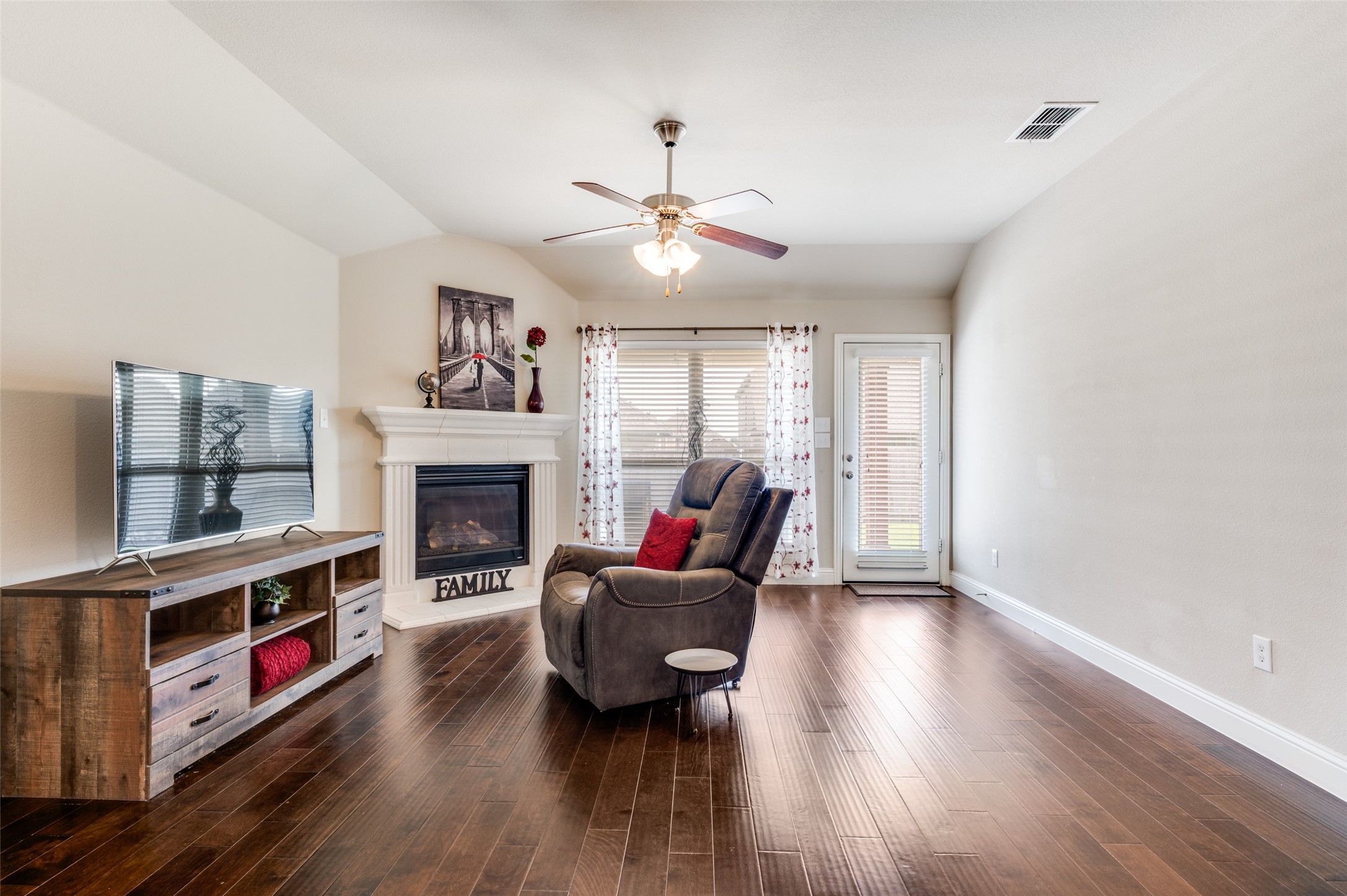 1904 Alton Way Aubrey TX 76227