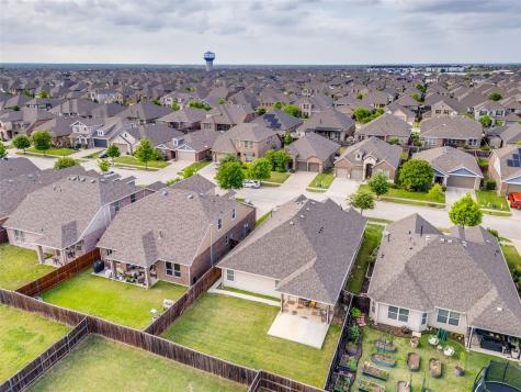 1904 Alton Way Aubrey TX 76227