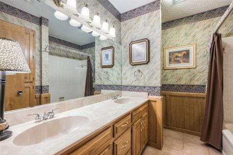 9 Quail Run Street Gainesville TX 76240