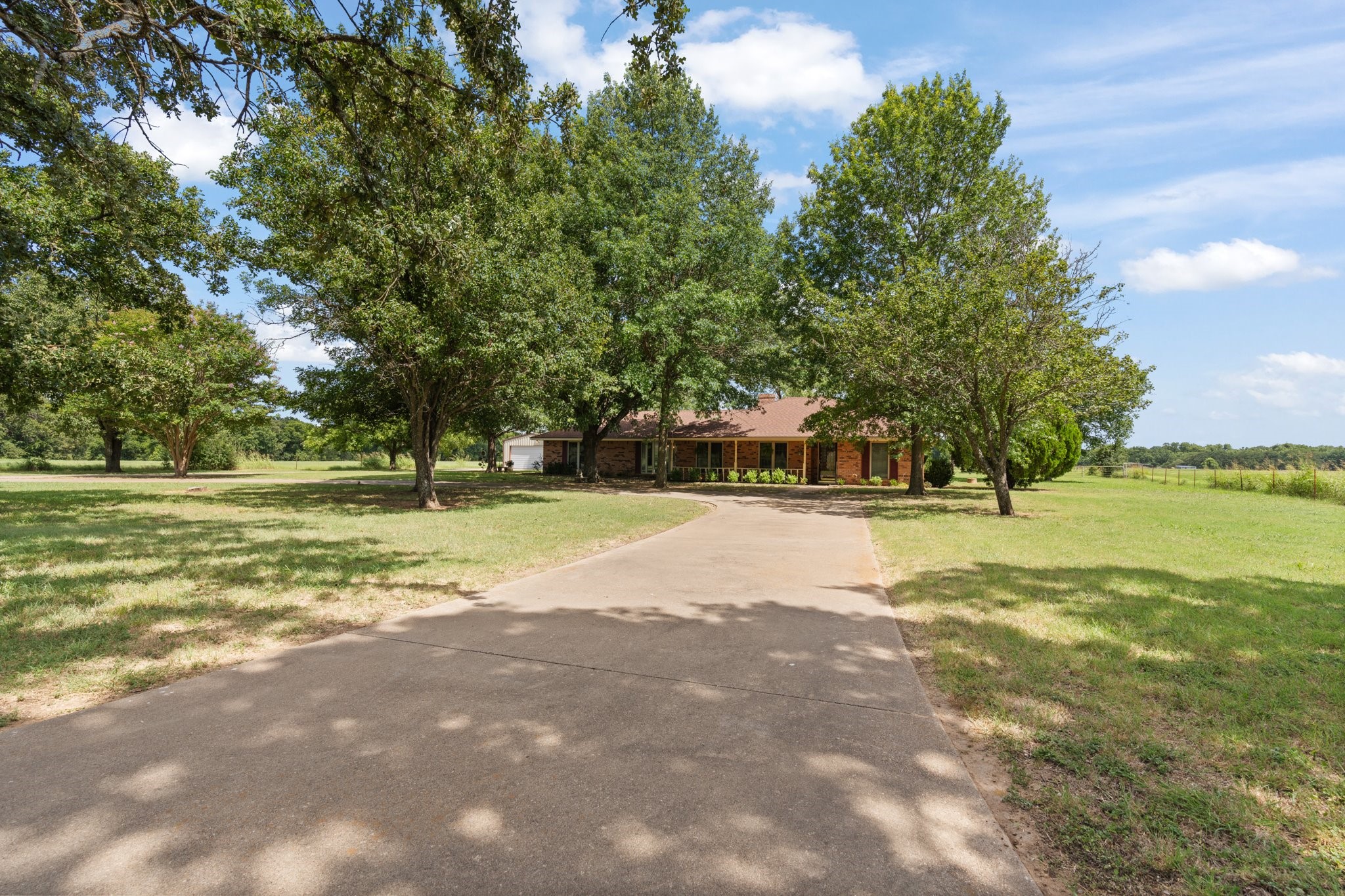 6140 County Road 402 Grandview TX 76050