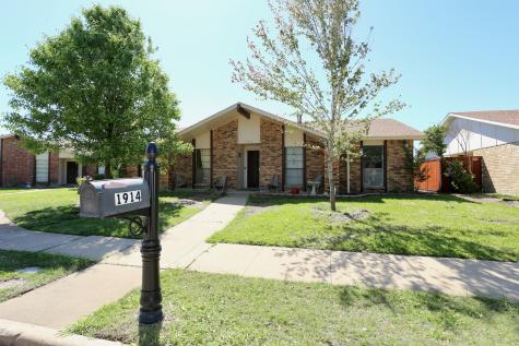 1914 Rambling Ridge Lane Carrollton TX 75007