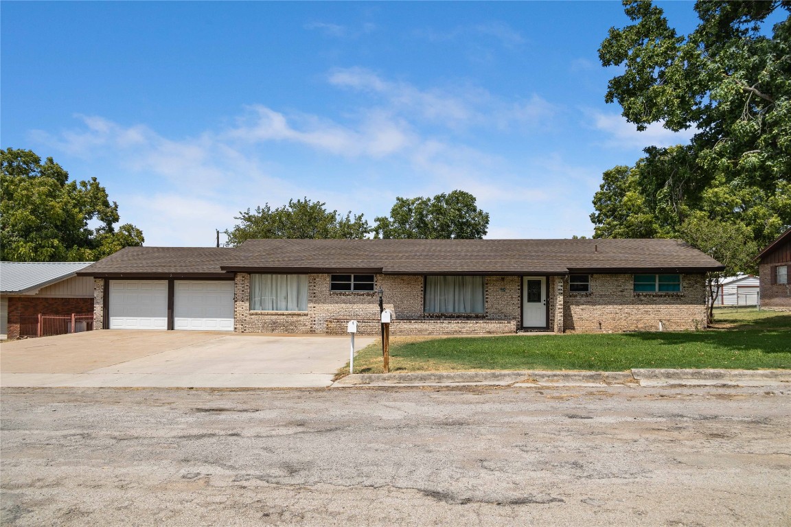 1224 N Holland Street De Leon TX 76444