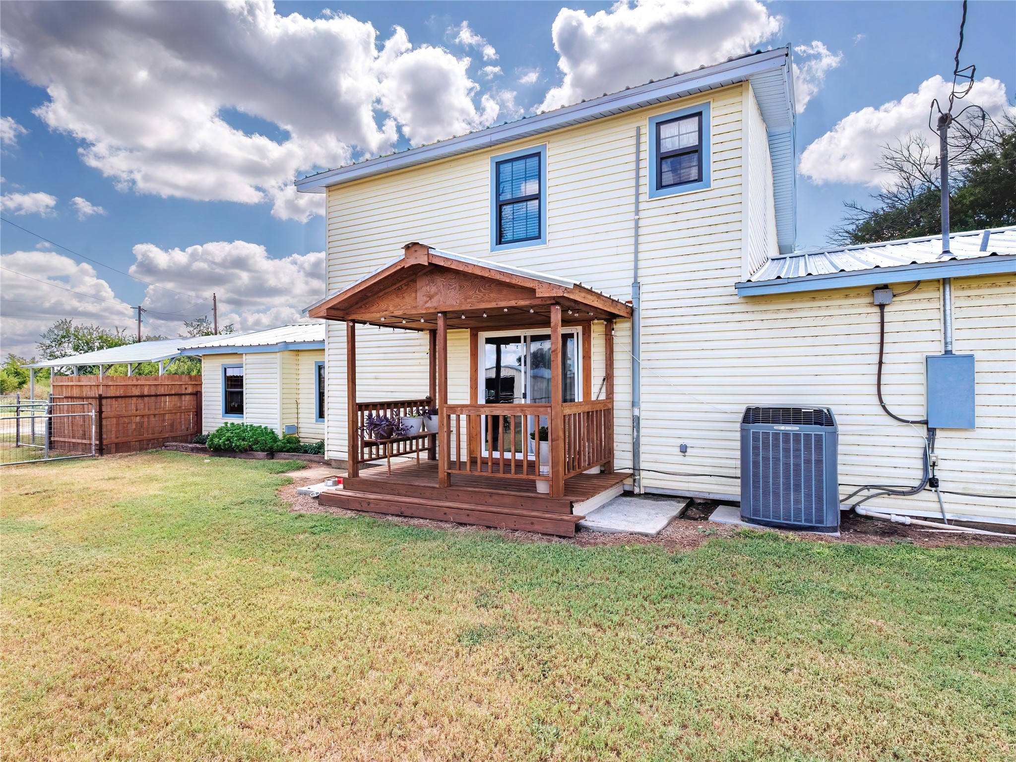 7911 Highway 1689 Sidney TX 76474