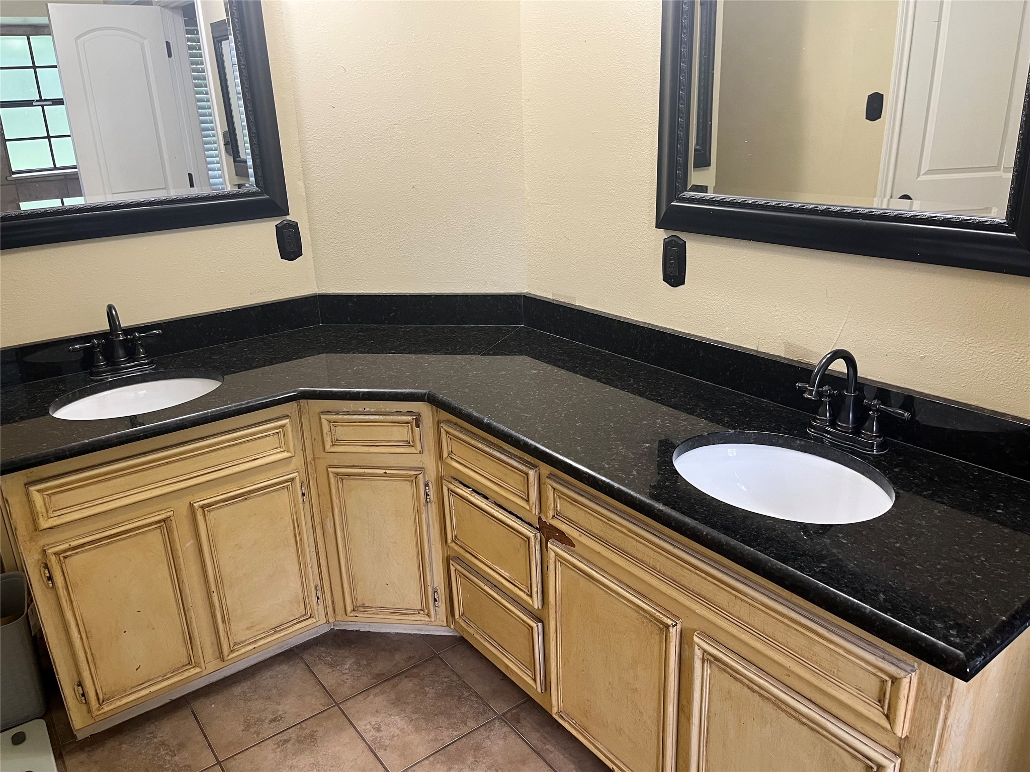 100 Thousand Oaks Lane Joshua TX 76058