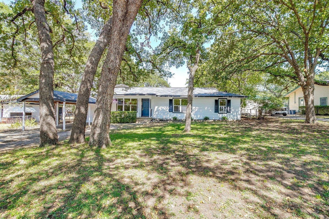 320 Walnut Avenue Azle TX 76020