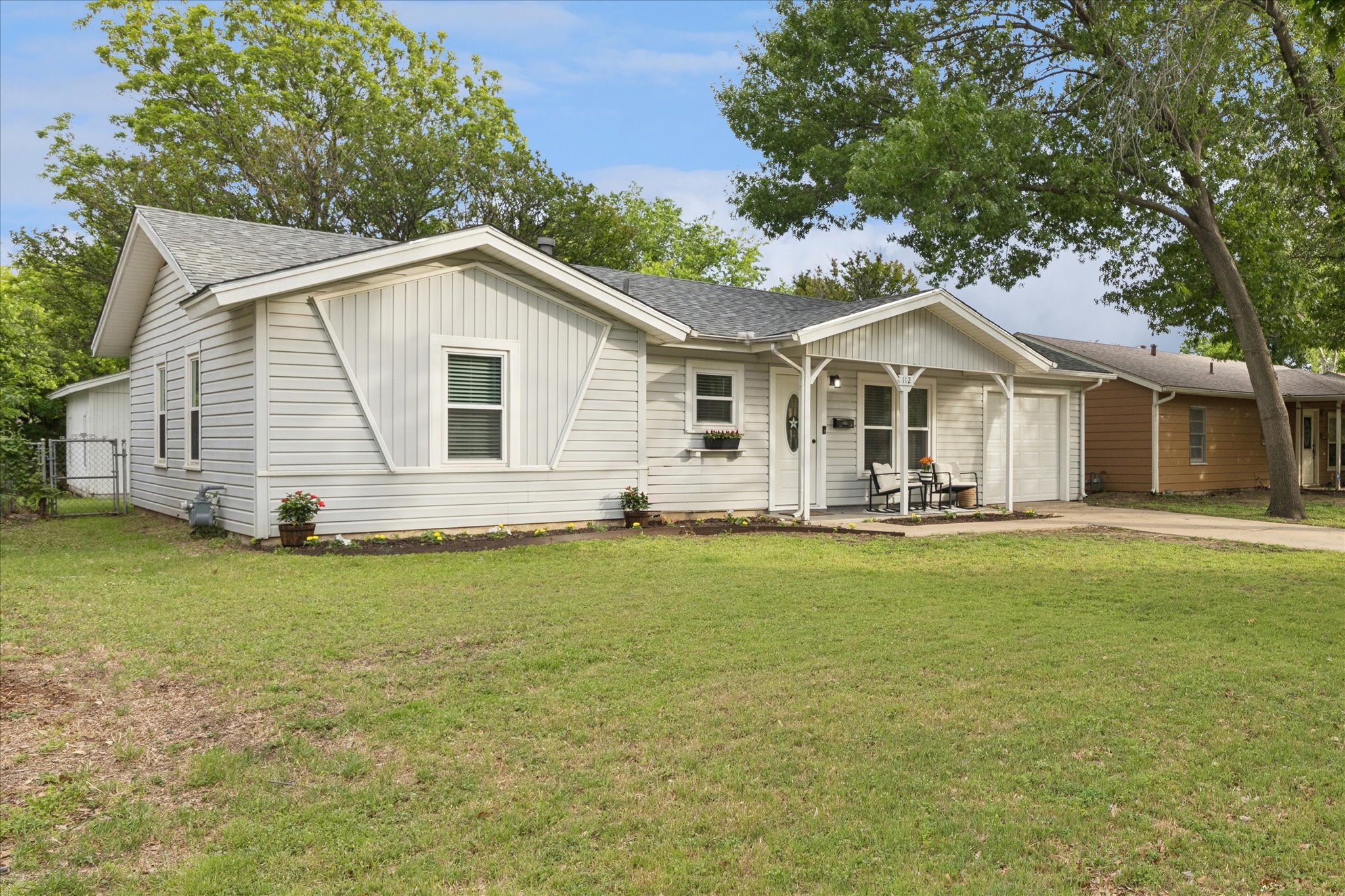 112 Murphy Road NE Burleson TX 76028