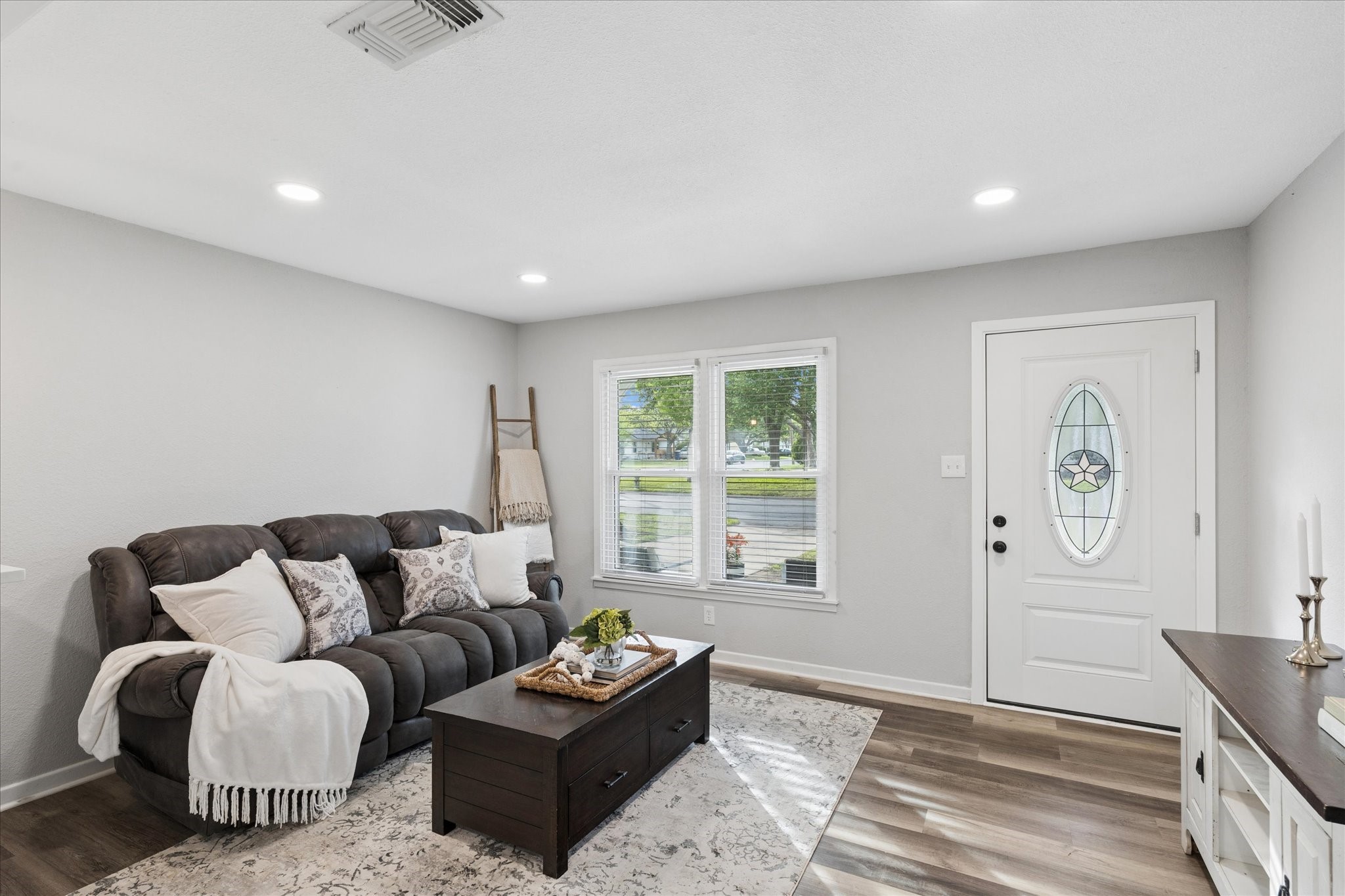 112 Murphy Road NE Burleson TX 76028