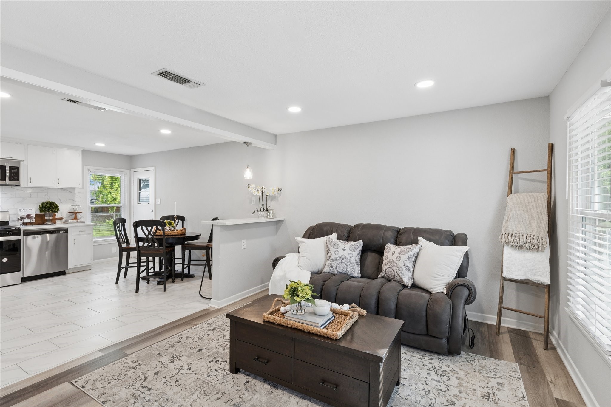 112 Murphy Road NE Burleson TX 76028