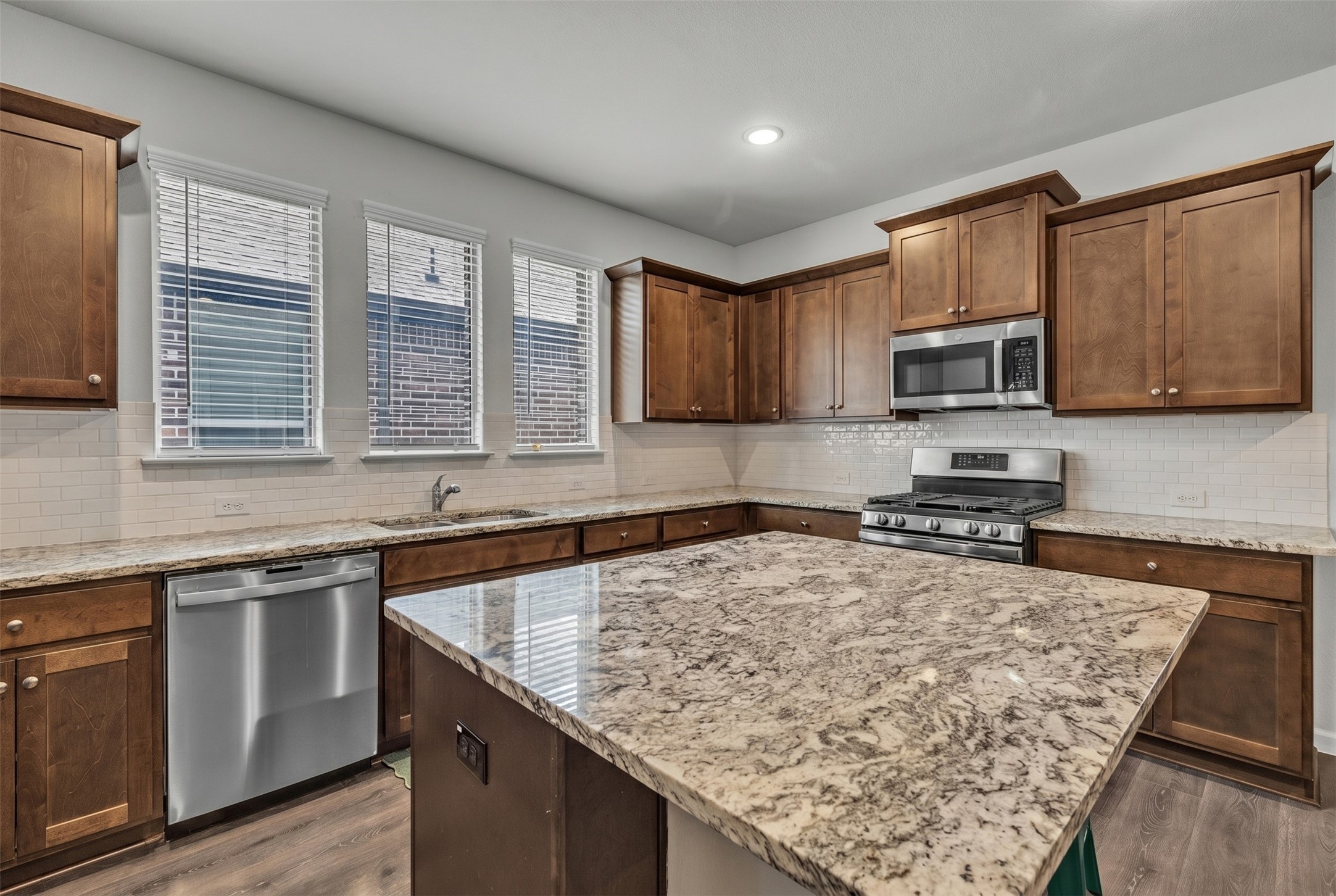 639 Congressional Avenue Red Oak TX 75154