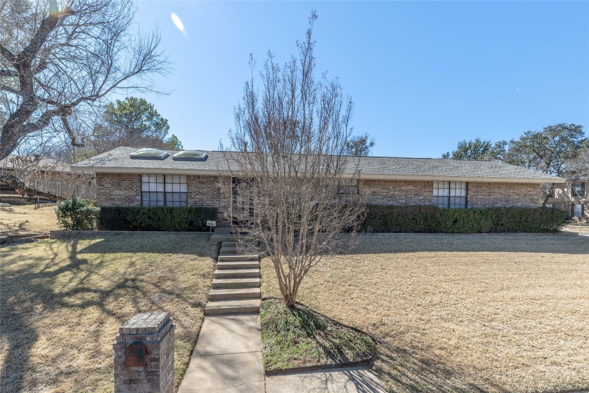 1412 Woodbine Court Arlington TX 76012