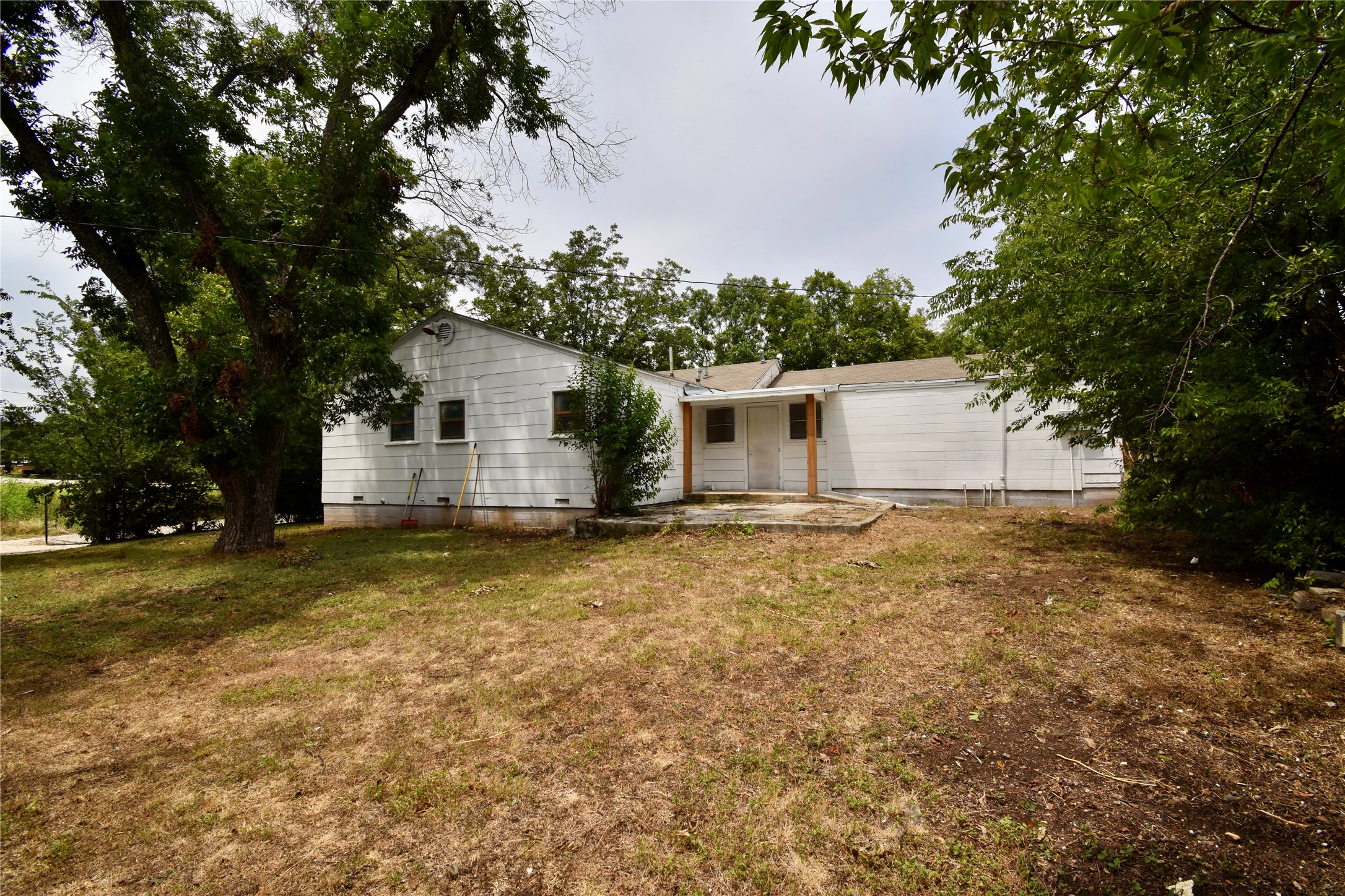 1511 S High Street Brady TX 76825