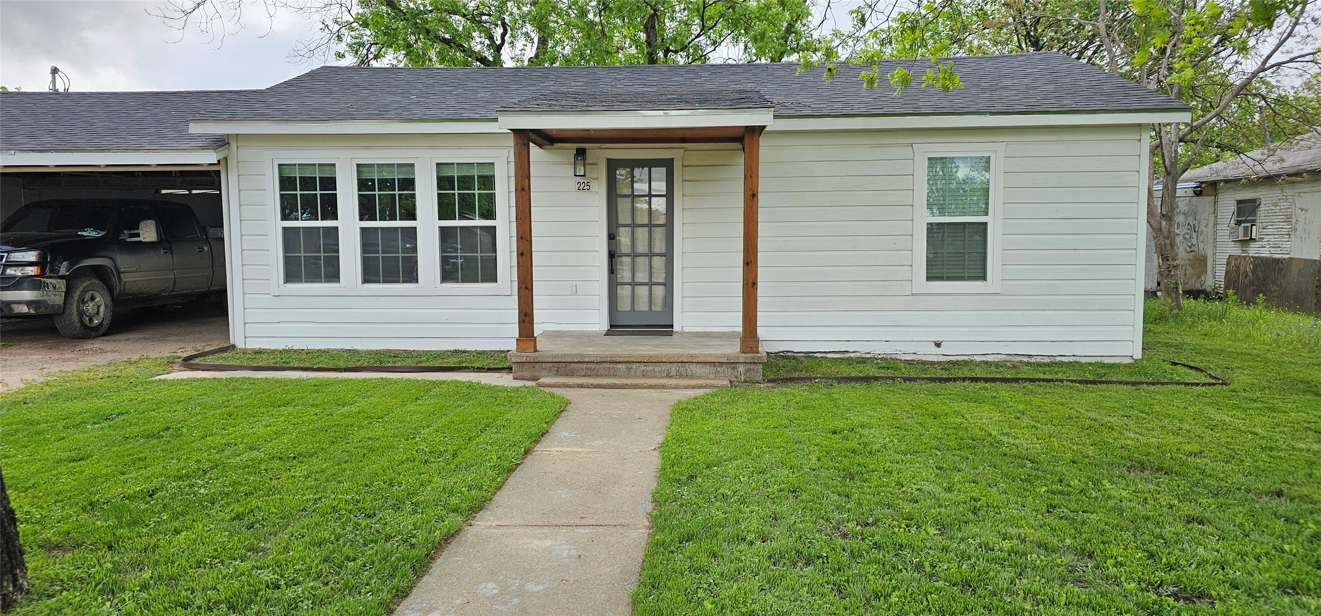 225 S Avenue D Cross Plains TX 76443