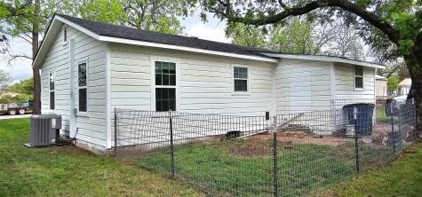 225 S Avenue D Cross Plains TX 76443
