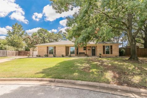 1604 Cindy Court Arlington TX 76012