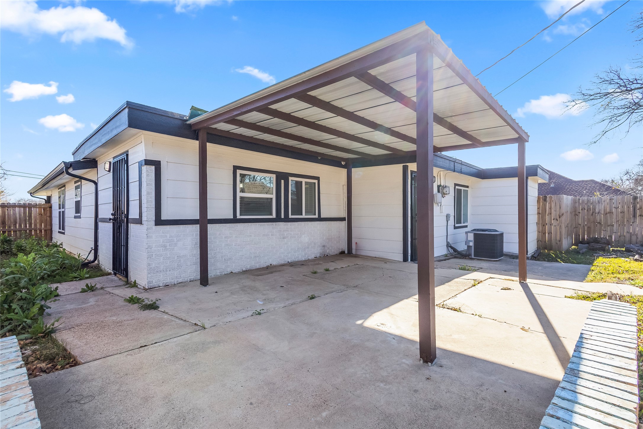 1700 S Edgewood Terrace Fort Worth TX 76105