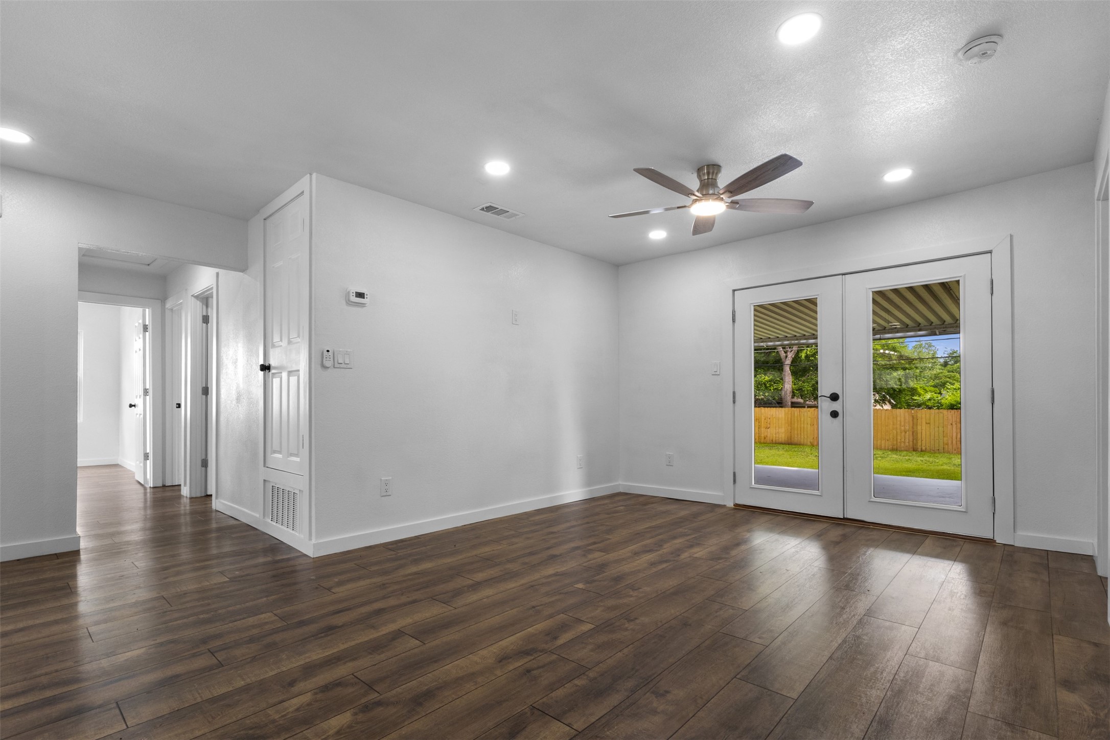 2006 Ridgeway Street Arlington TX 76010