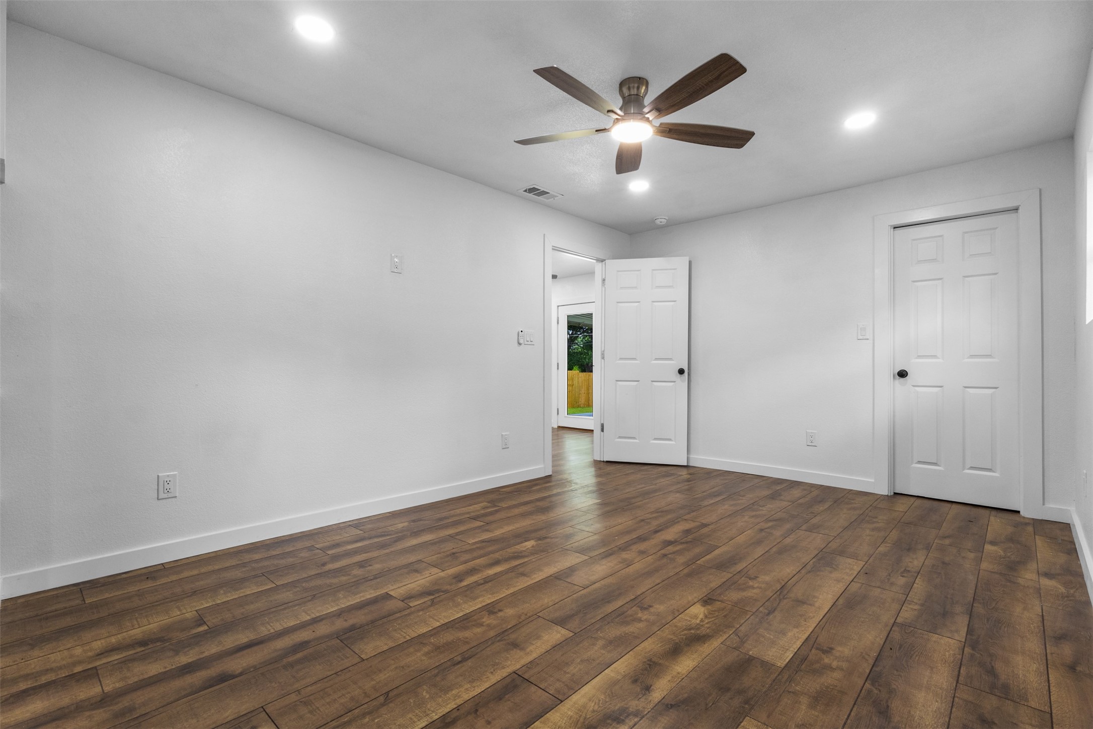 2006 Ridgeway Street Arlington TX 76010
