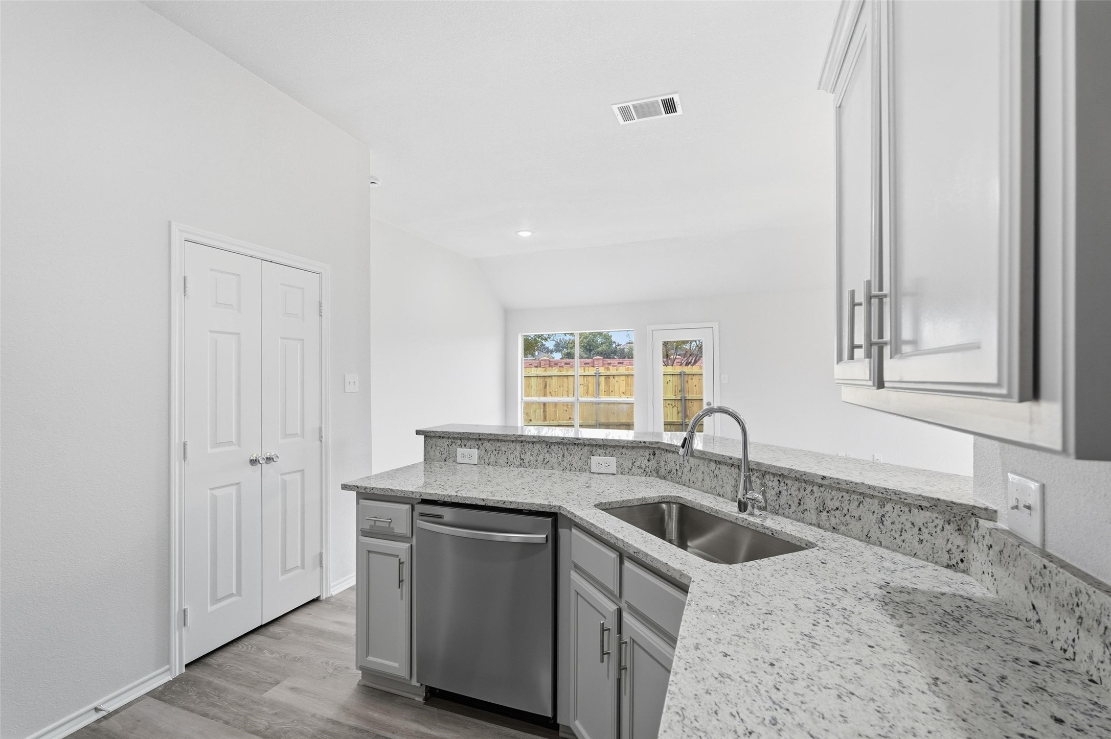 1050 Kim Lane Mesquite TX 75149