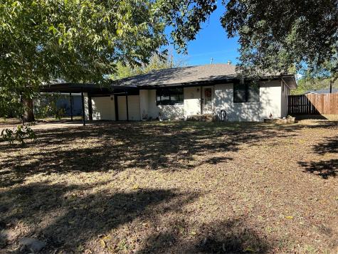 1112 W Howard Street Olney TX 76374