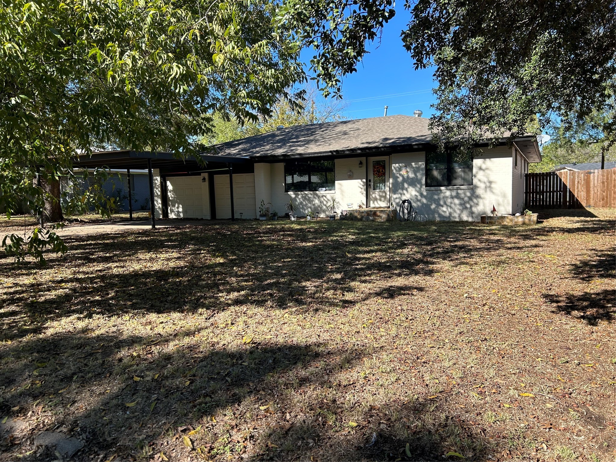 1112 W Howard Street Olney TX 76374