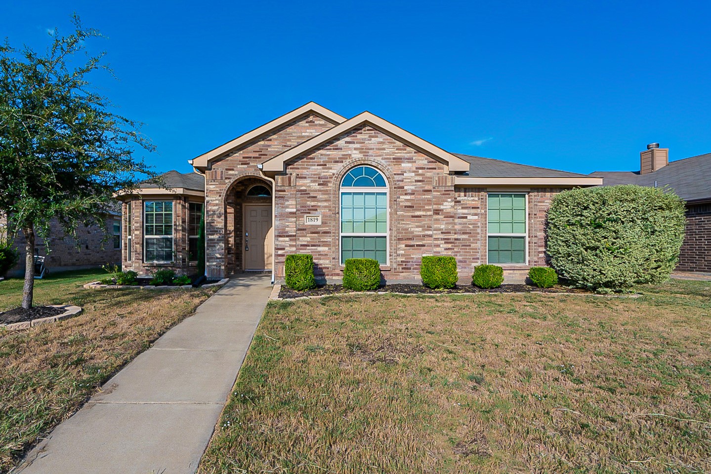 1819 Pioneer Way Lancaster TX 75146