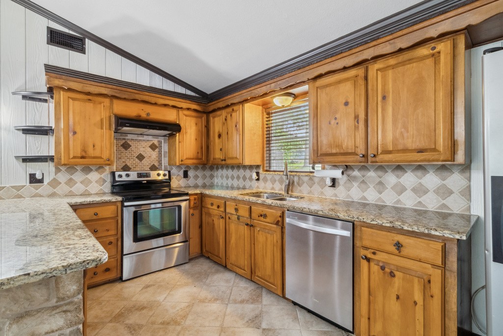 2328 Wildwood Way Tool TX 75143