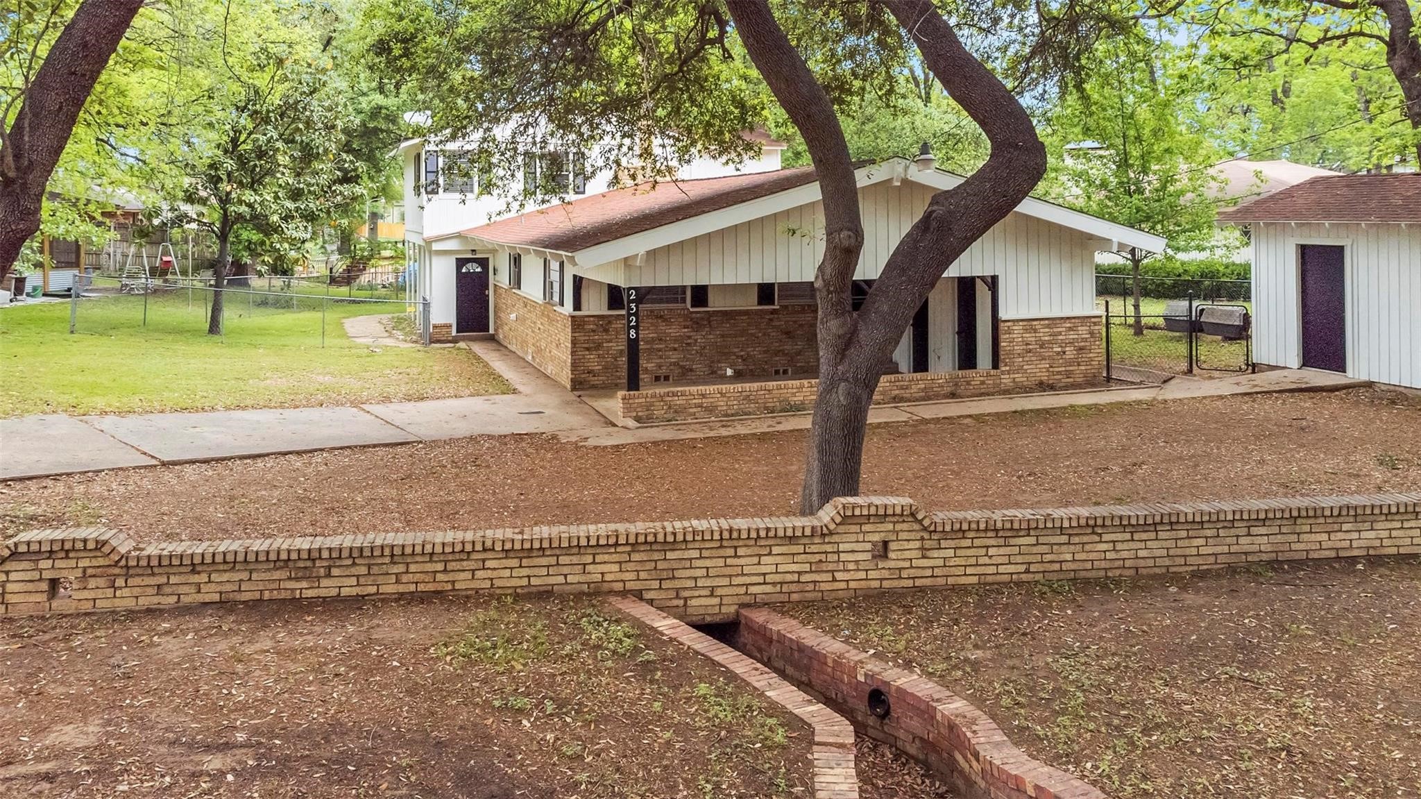 2328 Wildwood Way Tool TX 75143