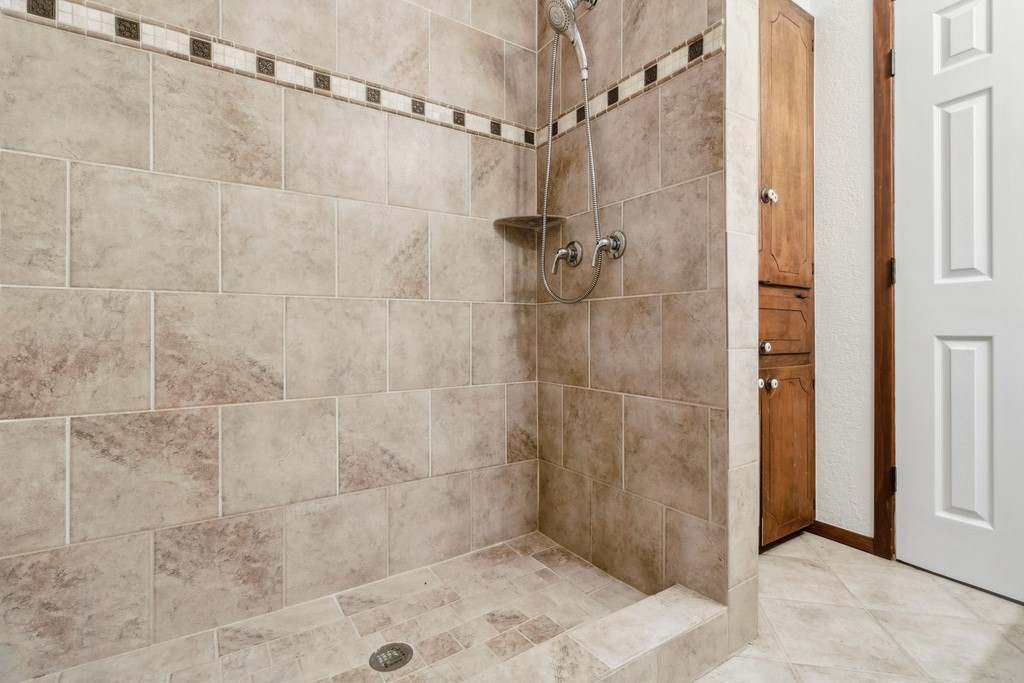 2328 Wildwood Way Tool TX 75143