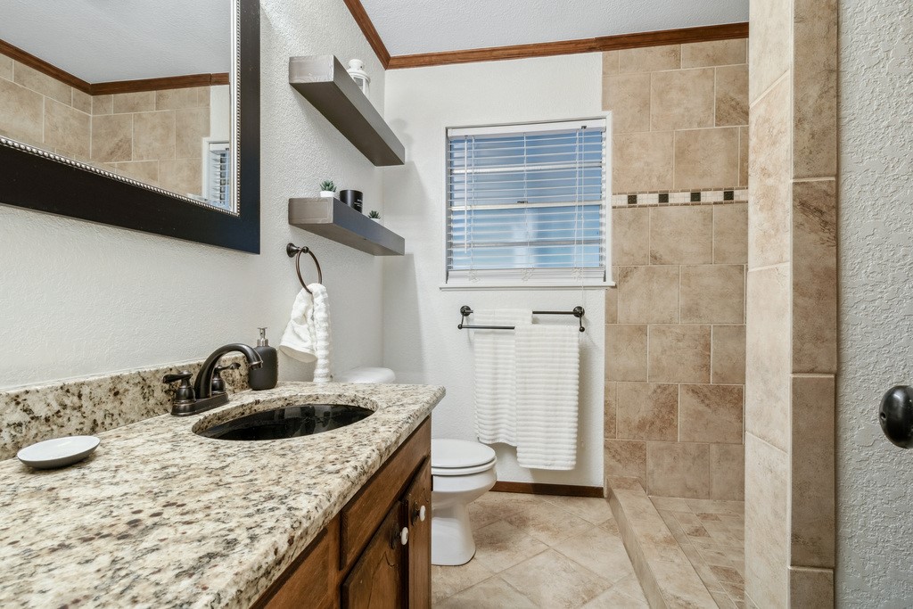 2328 Wildwood Way Tool TX 75143