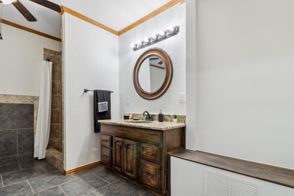 2328 Wildwood Way Tool TX 75143