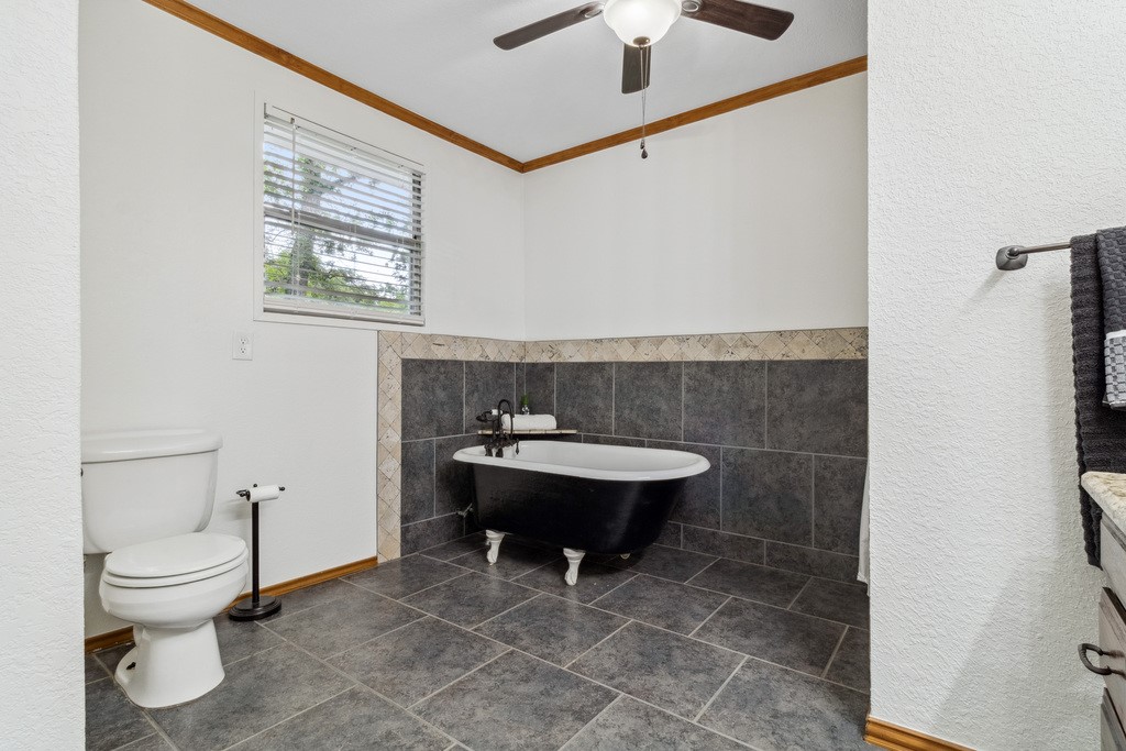 2328 Wildwood Way Tool TX 75143