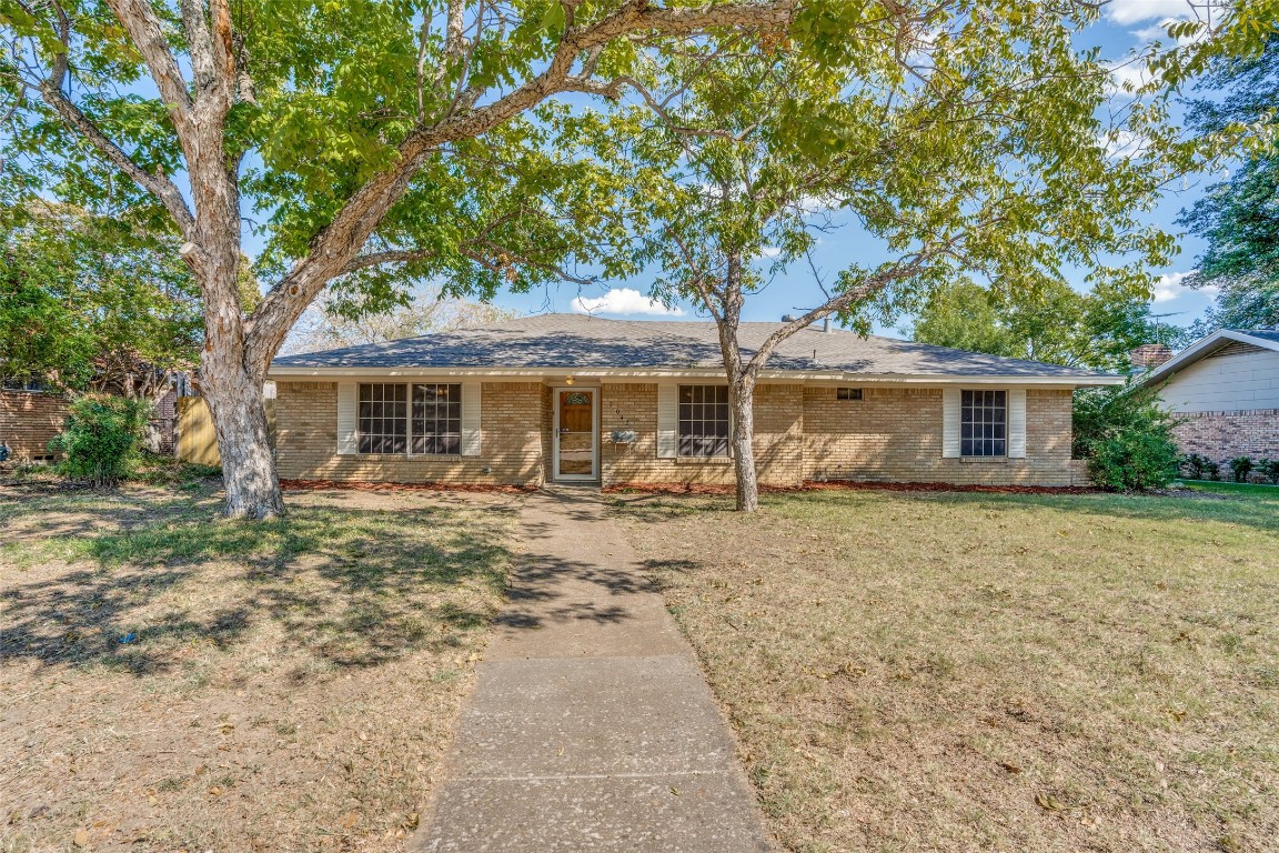 1042 Capetown Drive Grand Prairie TX 75050