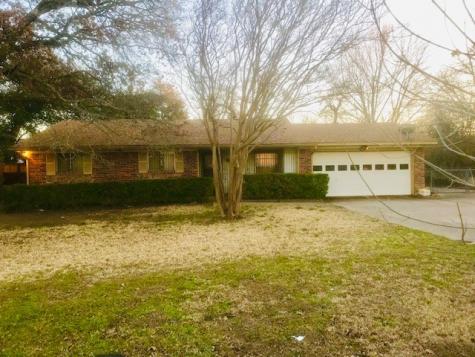 1104 W Pleasant Run Road Desoto TX 75115