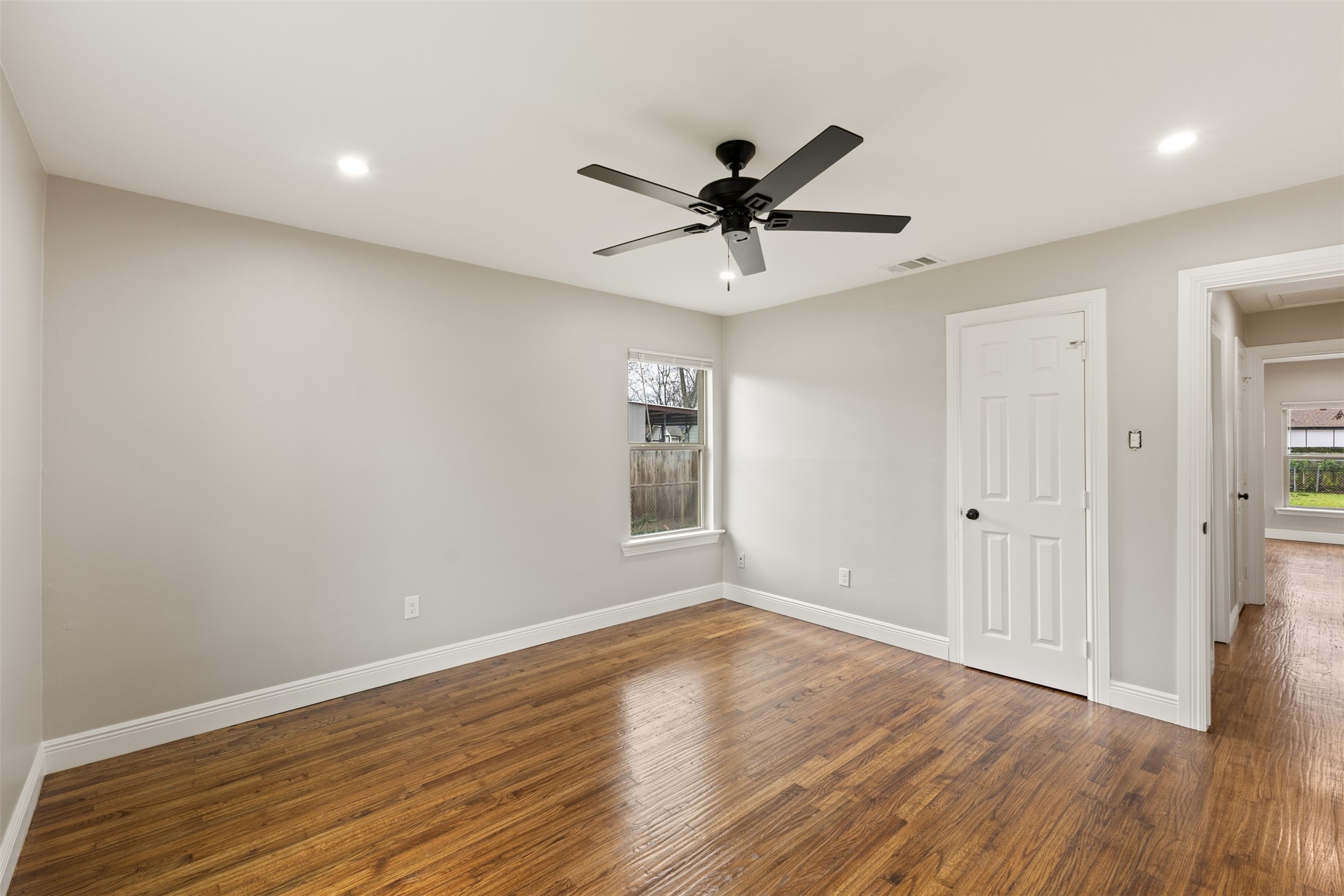 1014 Harlan Street Irving TX 75060