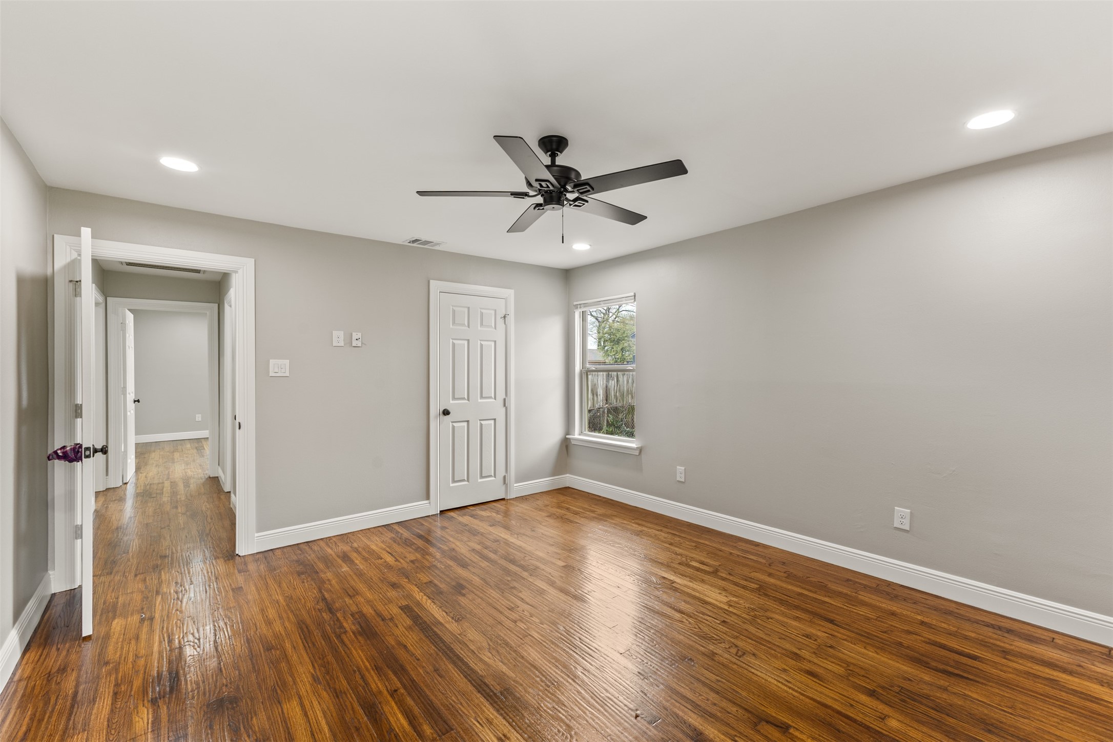 1014 Harlan Street Irving TX 75060