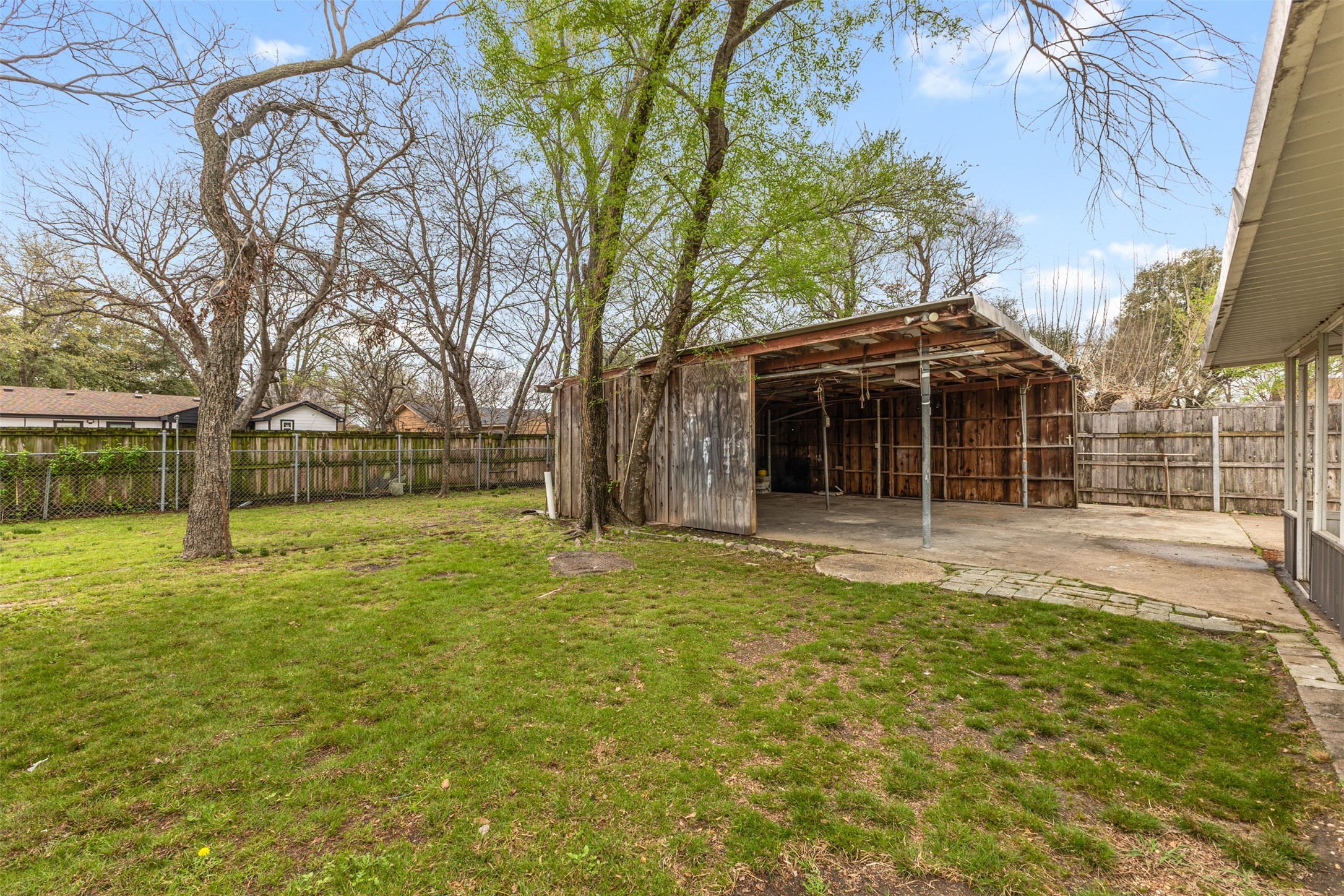1014 Harlan Street Irving TX 75060