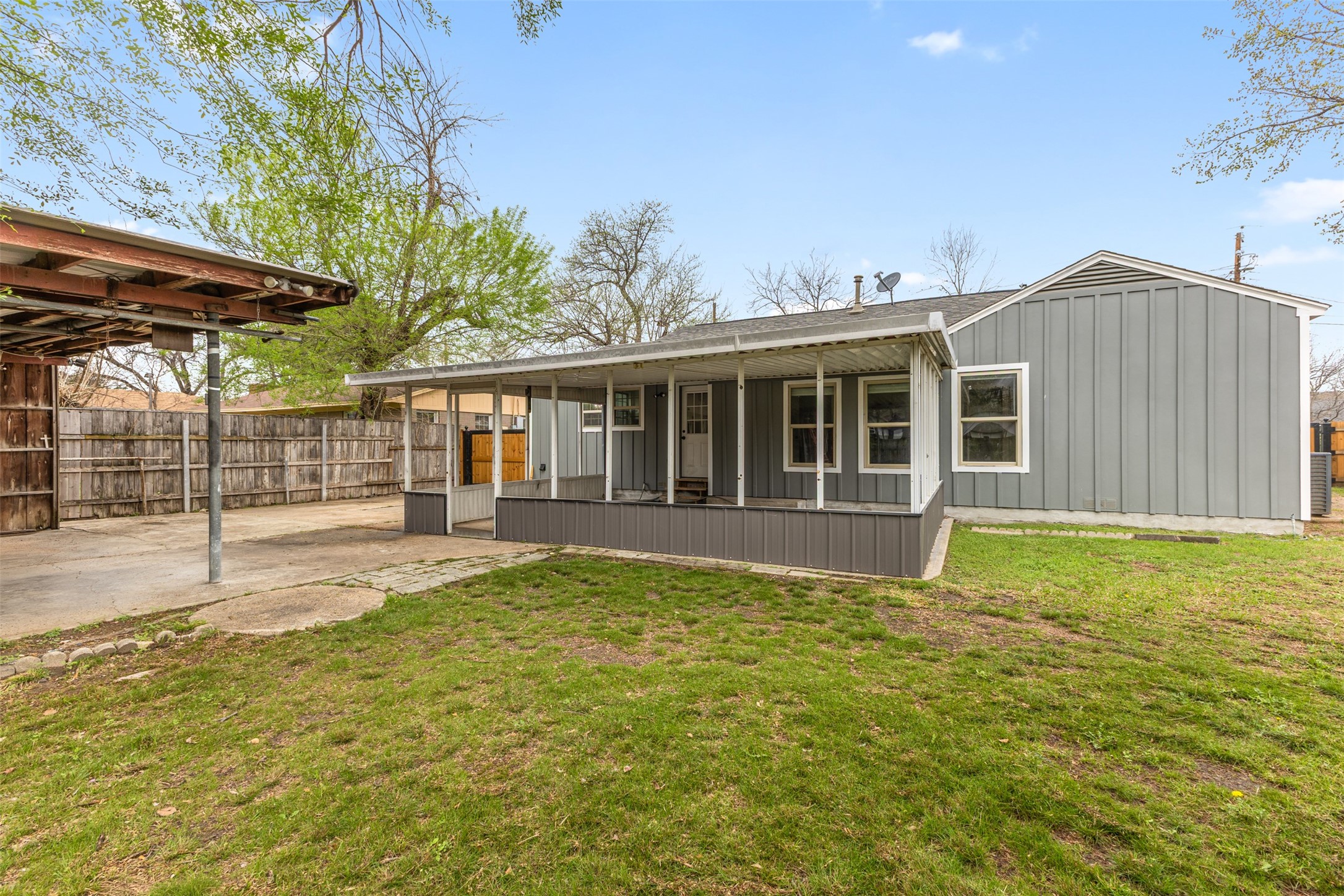 1014 Harlan Street Irving TX 75060