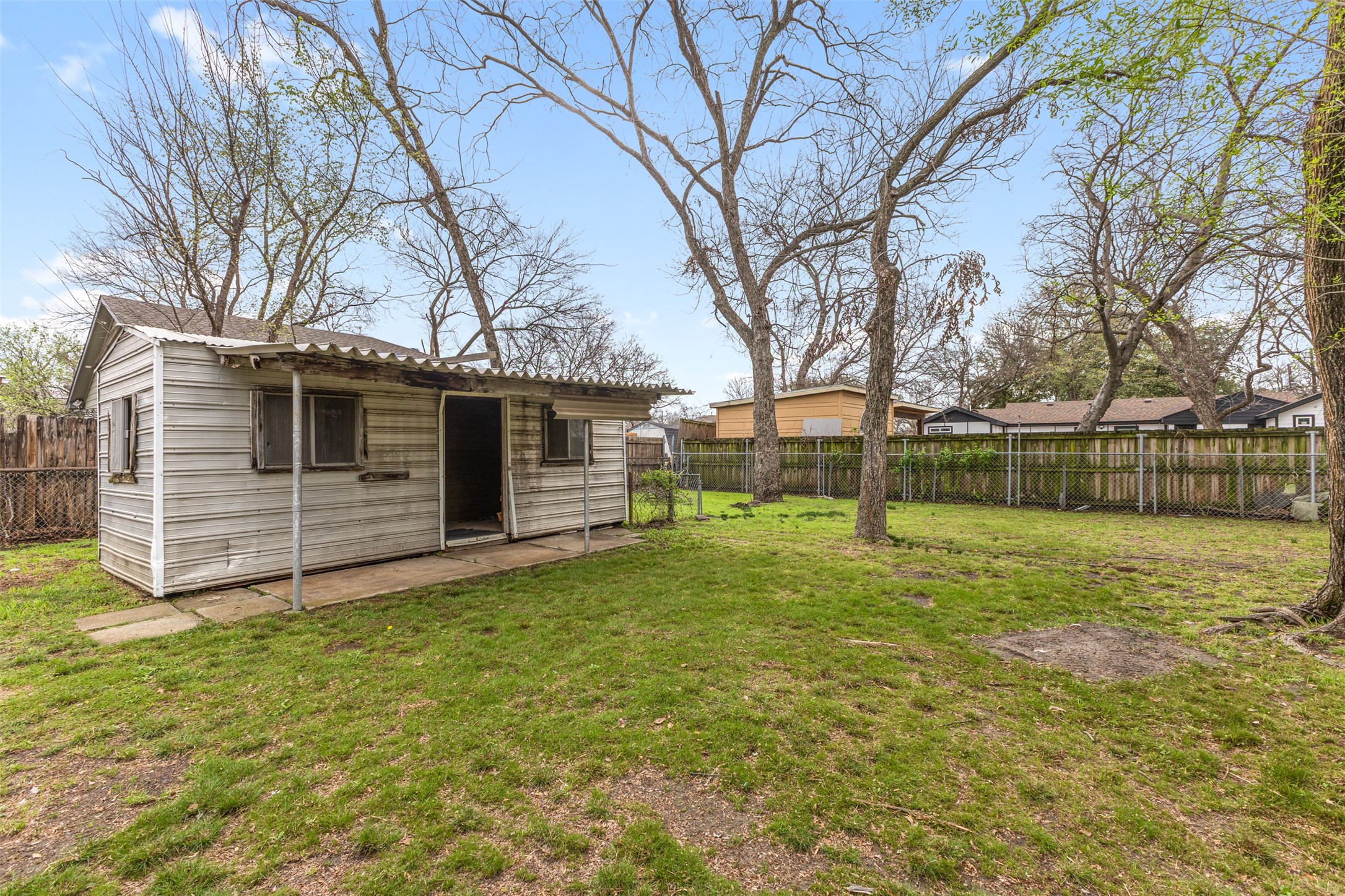 1014 Harlan Street Irving TX 75060