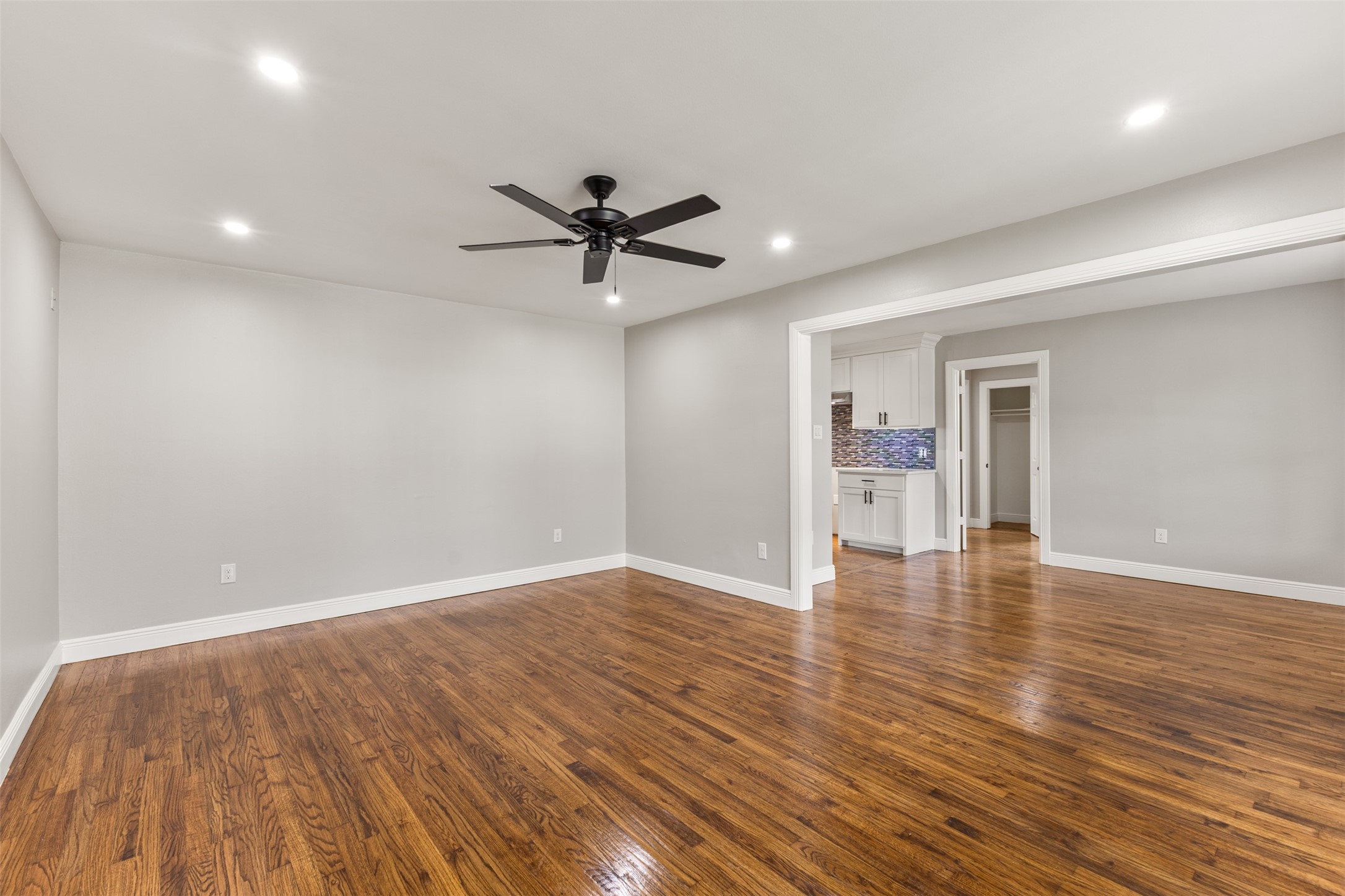 1014 Harlan Street Irving TX 75060