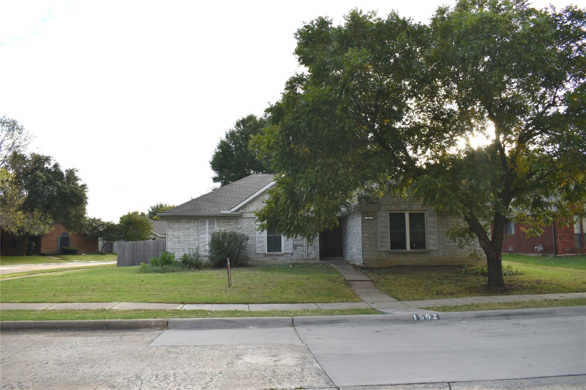 1562 Glenmore Drive Lewisville TX 75077